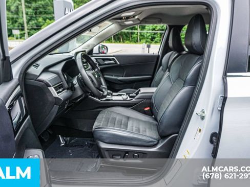 Used 2025 Mitsubishi Outlander SE FWD image 19
