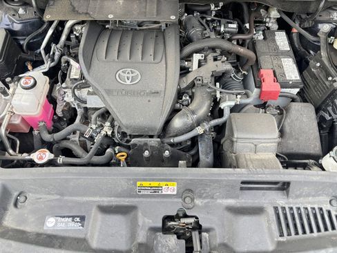 Used 2025 Toyota Highlander LE FWD image 34