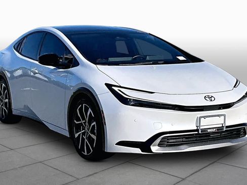 Used 2023 Toyota Prius Prime Premium FWD image 2