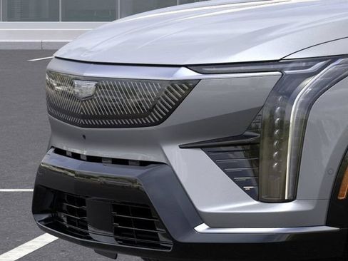 New 2025 Cadillac Optiq Luxury 1 w/ LPO, Floor Liner Package AWD/4WD image 13