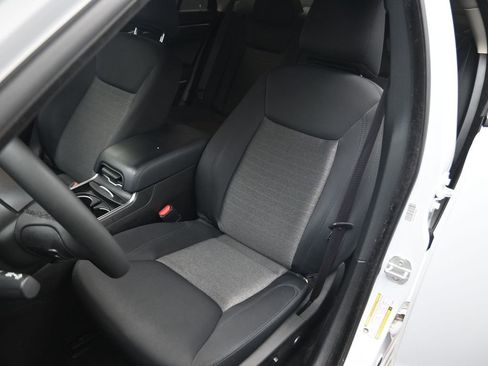 Used 2023 Chrysler 300 Touring w/ Sport Appearance Package image 10