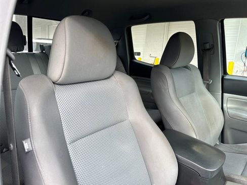 Used 2014 Toyota Tacoma PreRunner image 12