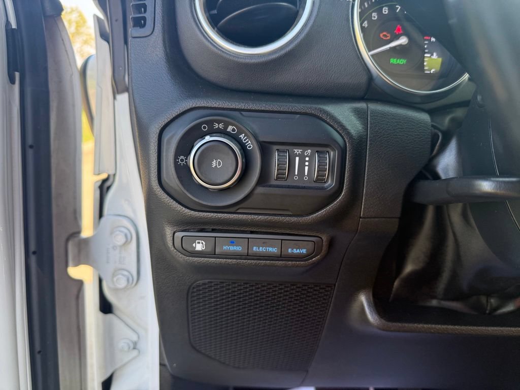 Used 2022 Jeep Wrangler Unlimited Sahara w/ Cold Weather Group AWD/4WD image 35
