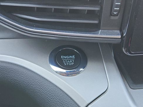 Used 2022 Ford Explorer XLT w/ Equipment Group 202A image 28