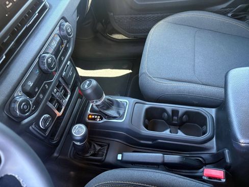 Used 2025 Jeep Wrangler Unlimited Sport AWD/4WD image 35