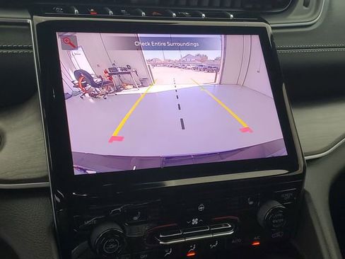 Used 2025 Jeep Grand Cherokee L Limited w/ Black Appearance Package image 30