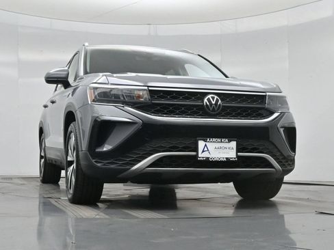 Used 2023 Volkswagen Taos SE w/ Panoramic Sunroof Package AWD/4WD image 50