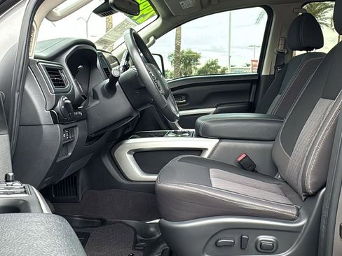 Used 2022 Nissan Titan SV w/ SV Convenience Package image 25