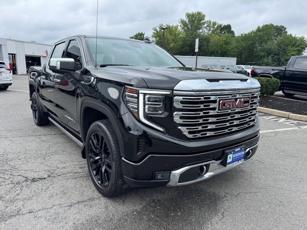 Used 2024 GMC Sierra 1500 Denali w/ Technology Package AWD/4WD image 8
