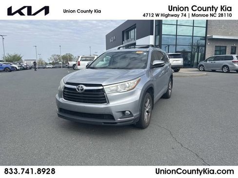 Used 2015 Toyota Highlander XLE image 1