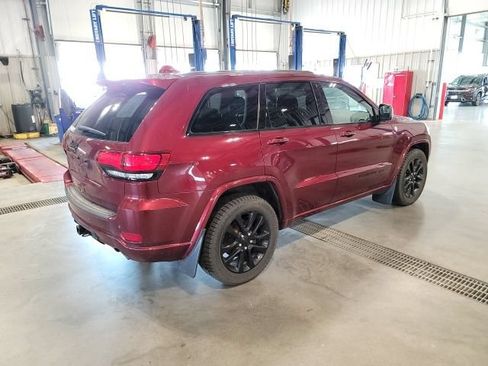 Used 2019 Jeep Grand Cherokee Altitude AWD/4WD image 7