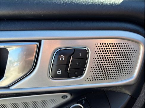 Used 2020 Ford Explorer Platinum w/ Premium Technology Package image 24