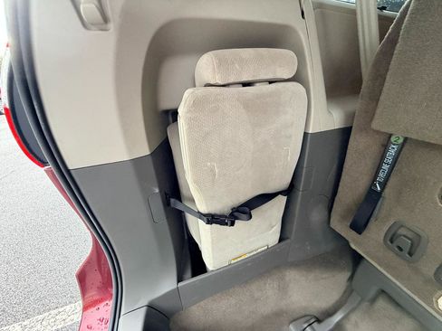 Used 2017 Toyota Sienna LE w/ Protection Package FWD image 14
