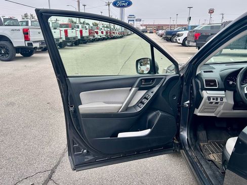 Used 2017 Subaru Forester 2.5i Premium image 11