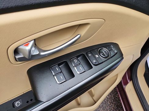 Used 2018 Kia Sedona LX w/ LX Essentials Premium Package FWD image 14