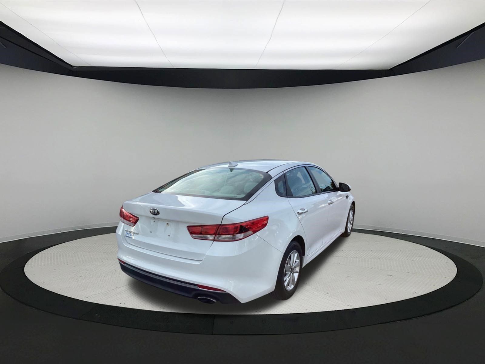 Used 2017 Kia Optima LX FWD image 8