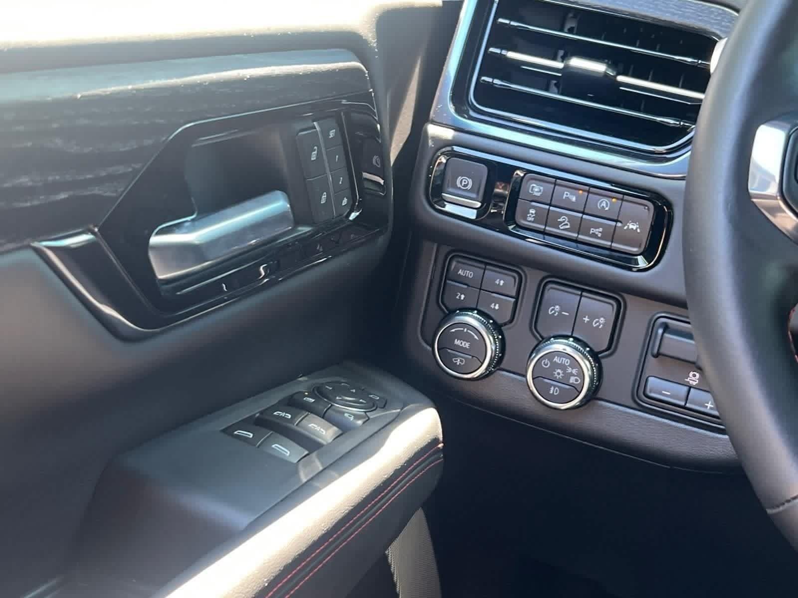 Certified 2025 GMC Yukon AT4 Ultimate w/ LPO, Floor Liner Package AWD/4WD image 22