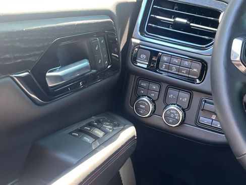 Certified 2025 GMC Yukon AT4 Ultimate w/ LPO, Floor Liner Package AWD/4WD image 22