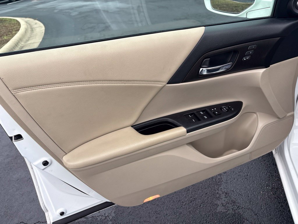 Used 2015 Honda Accord EX-L image 12