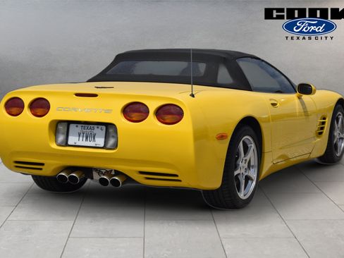 Used 2000 Chevrolet Corvette Convertible w/ Memory Pkg RWD image 3