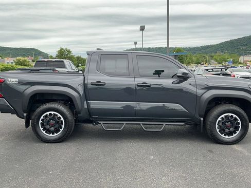 Certified 2024 Toyota Tacoma TRD Off-Road w/ TRD Off Road Upgrade Package AWD/4WD image 4
