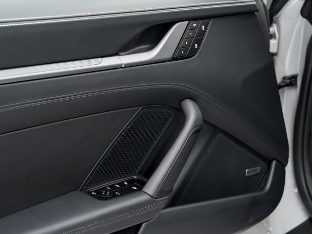 Certified 2024 Porsche 911 Carrera RWD image 8