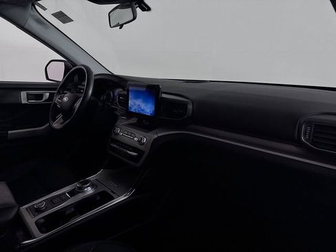 Used 2022 Ford Explorer XLT w/ Equipment Group 202A image 29