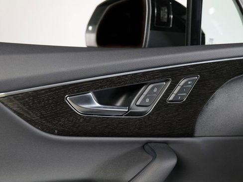 Certified 2025 Audi Q7 3.0T Premium w/ Convenience Package image 29