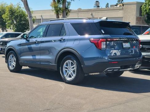 Used 2026 Ford Explorer Active w/ Active Comfort Package RWD image 2