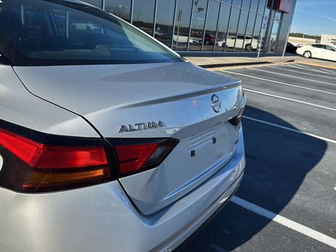 Used 2024 Nissan Altima 2.5 SR w/ SR Premium Package image 9