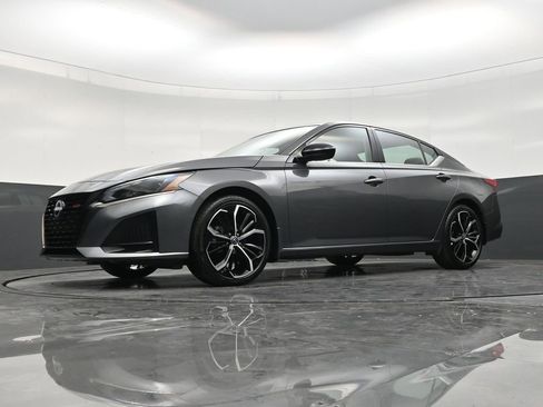 Used 2024 Nissan Altima 2.5 SR w/ SR Premium Package FWD image 21