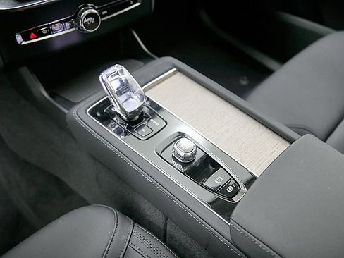 New 2026 Volvo XC90 B6 Plus w/ Protection Package Premier image 17