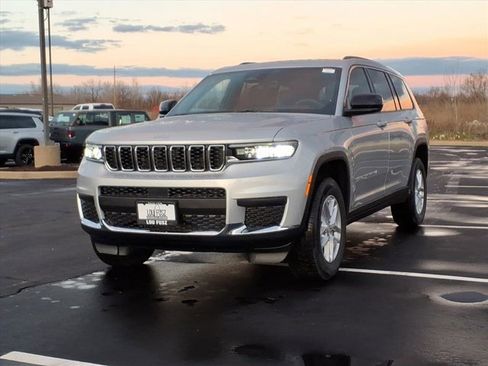 New 2025 Jeep Grand Cherokee L Laredo image 2
