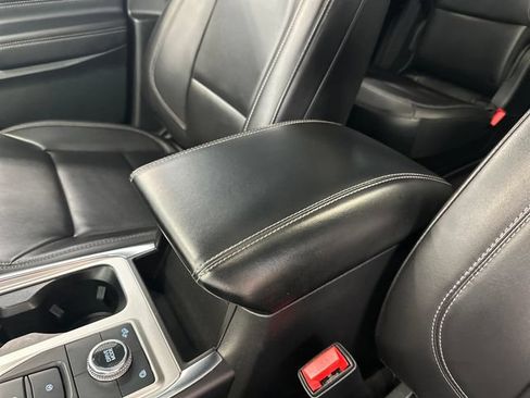 Used 2023 Ford Explorer XLT w/ Equipment Group 202A AWD/4WD image 32