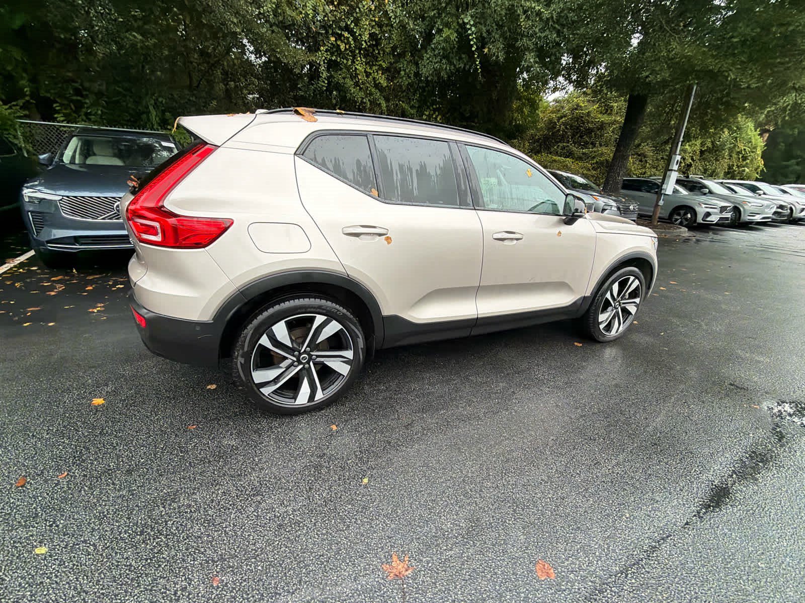 Used 2024 Volvo XC40 B5 Plus w/ Climate Package AWD/4WD image 16