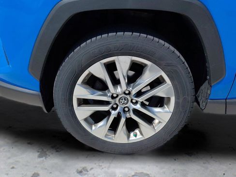Used 2019 Toyota RAV4 XLE Premium w/ All Weather Liner Package AWD/4WD image 10