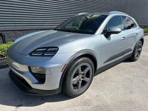 Used 2026 Porsche Macan Electric RWD image 7