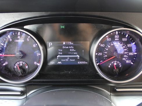 Used 2023 Kia Carnival LX image 14