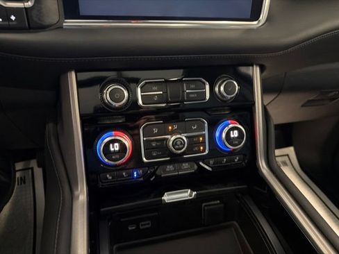 Used 2022 GMC Yukon Denali AWD/4WD image 35