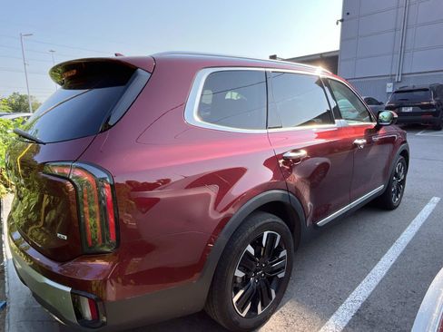 Used 2023 Kia Telluride SX AWD/4WD image 2