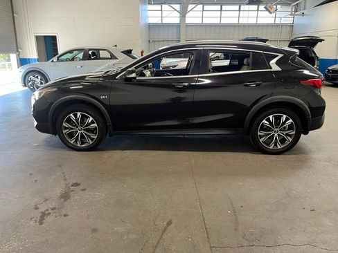Used 2018 INFINITI QX30 Premium w/ Navigation Package AWD/4WD image 6