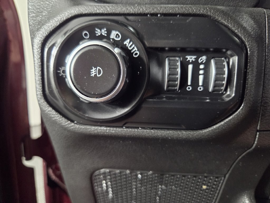 Used 2021 Jeep Wrangler Unlimited Sahara AWD/4WD image 39