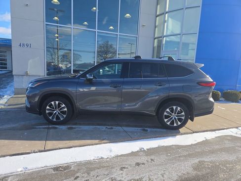 Used 2021 Toyota Highlander XLE image 6