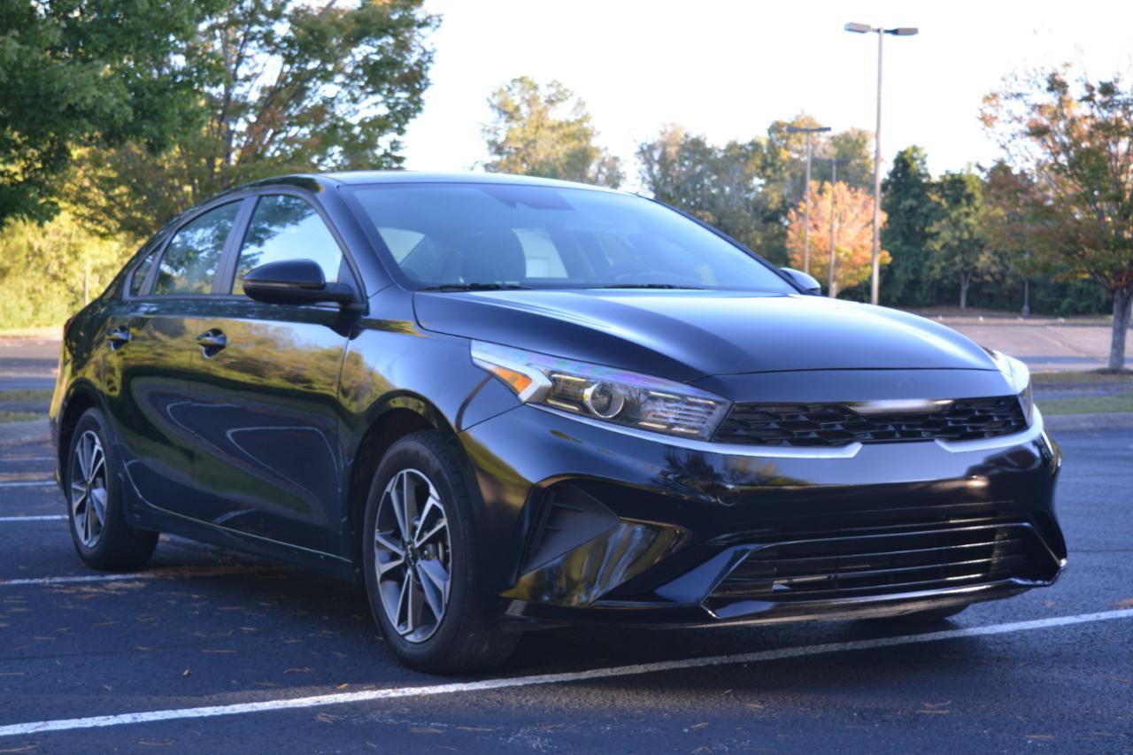 Used 2023 Kia Forte LXS w/ LXS Technology Package FWD image 3