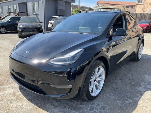 Used 2023 Tesla Model Y Long Range image 99