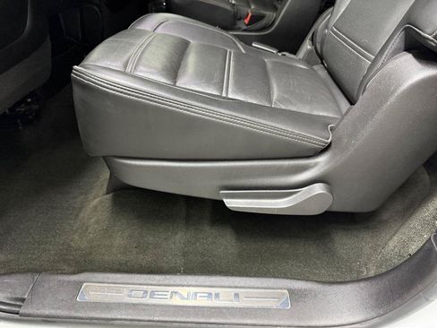 Used 2016 GMC Yukon XL Denali w/ Open Road Package AWD/4WD image 29