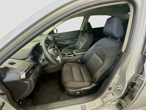 Used 2024 Nissan Altima 2.5 SV FWD image 13