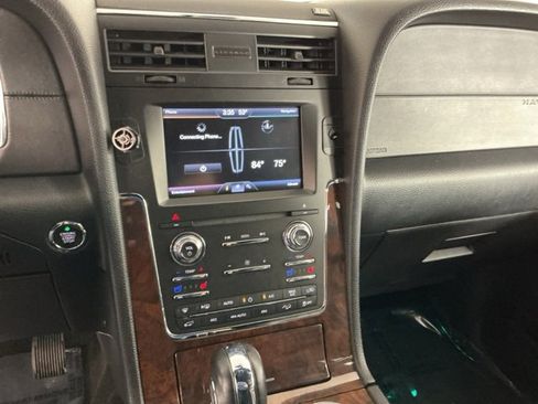 Used 2015 Lincoln Navigator L 4WD image 17