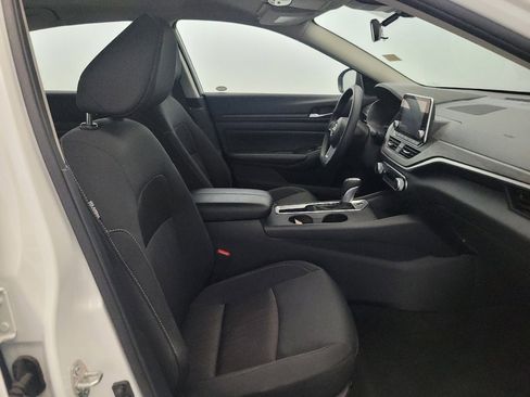 Used 2025 Nissan Altima 2.5 SV FWD image 21