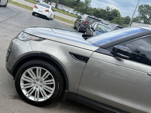 Used 2017 Land Rover Discovery First Edition AWD/4WD image 3